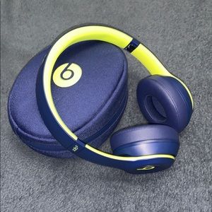 Wireless beats Solo 3 with cord & travelling case
